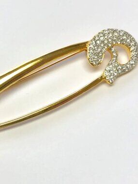 KENNETH JAY LANE, GOLD SAFETY PIN, WITH PEARL AND CRYSTAL ACCENTS